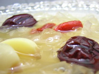【飲食健康】秋季滋陰潤燥食物之銀耳食療法