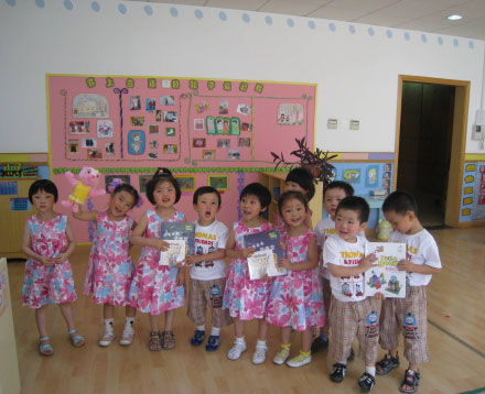 “和我一起唱”布奇樂樂園走進幼兒園