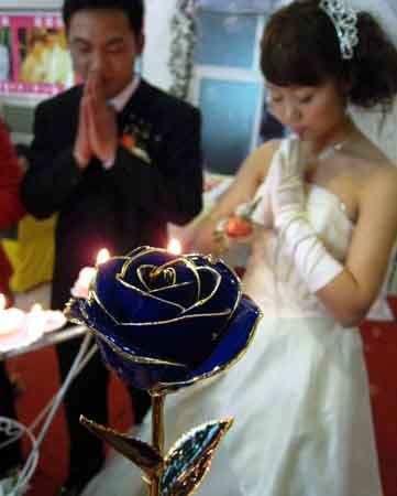 百萬富翁追求街邊小販女 化裝成打工仔(圖)