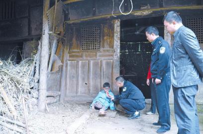 10歲男孩得怪病 一根鐵鏈鎖住5年自由(圖)