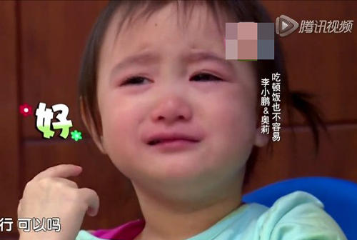 李小鵬女兒奧莉成表情帝 可愛幾連拍受追捧