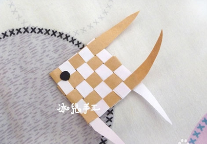 幼兒手工制作：手工編織小魚