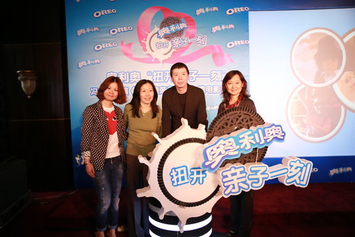 馮小剛親子微電影首映式聊女兒