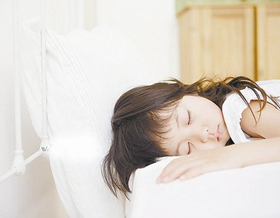 寶寶說(shuō)夢(mèng)話怎么回事