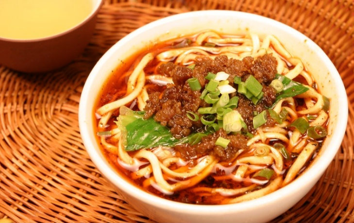 經典四川小吃:擔擔面的做法