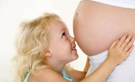 生下雙胞男胎后，護士剛說出恭喜，寶媽卻說“讓我死了算了！”