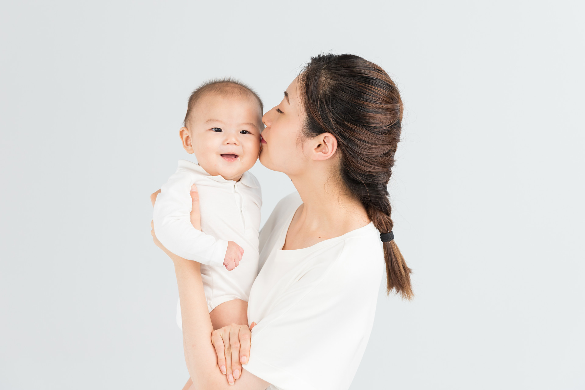 坐月子剪指甲會中風嗎