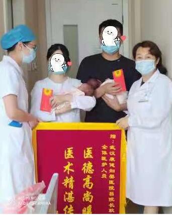 武漢康健呂立群：卵巢巧克力囊腫不孕，女子跨省做試管得雙胞千金