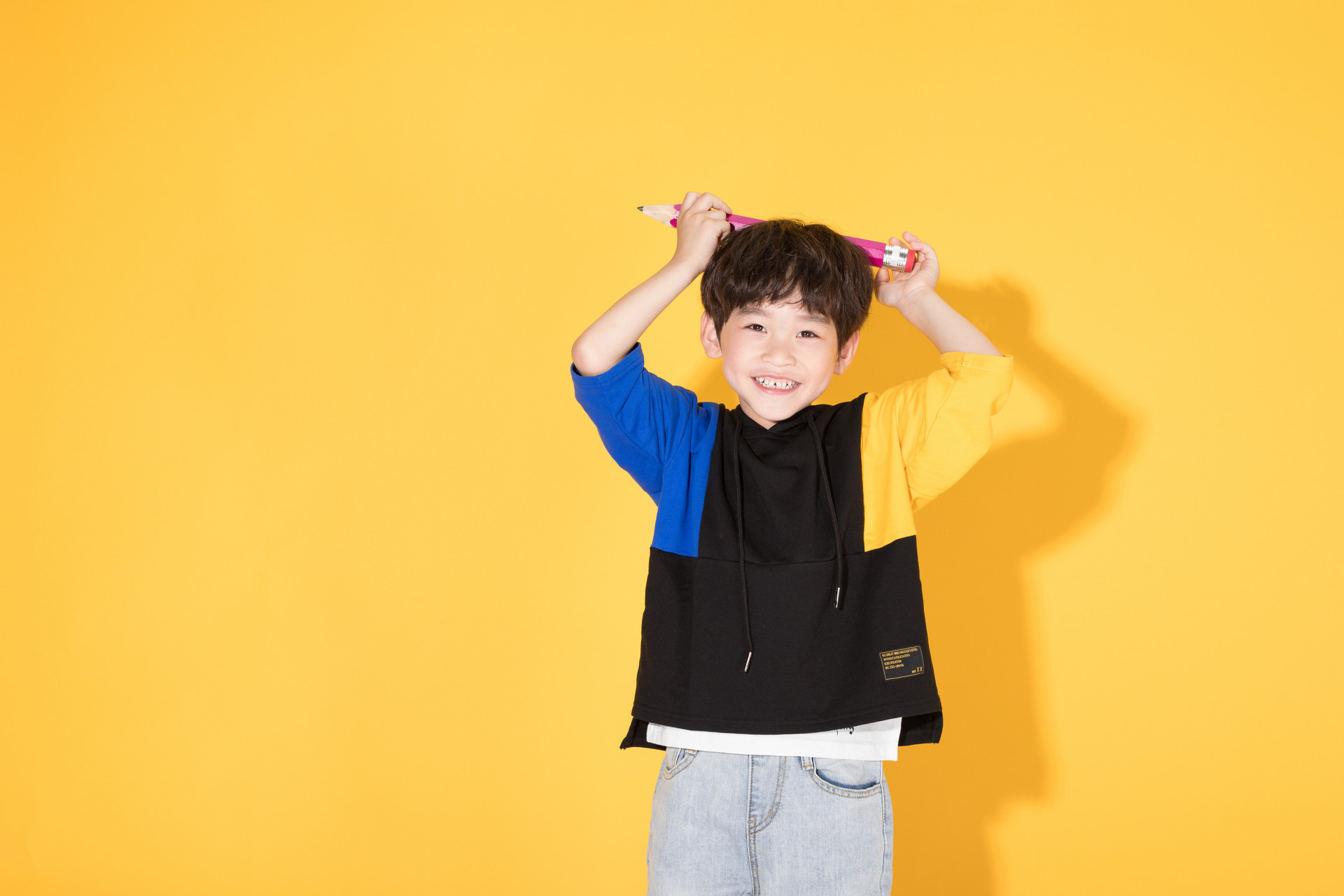 介紹自己的作文500字男孩