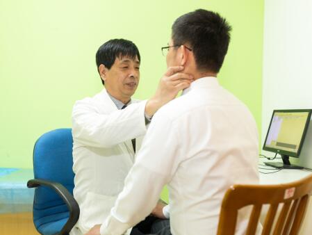 清腸胃按摩哪里